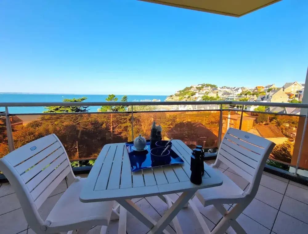 Apartment With sea View Near Beach - Miniature 8