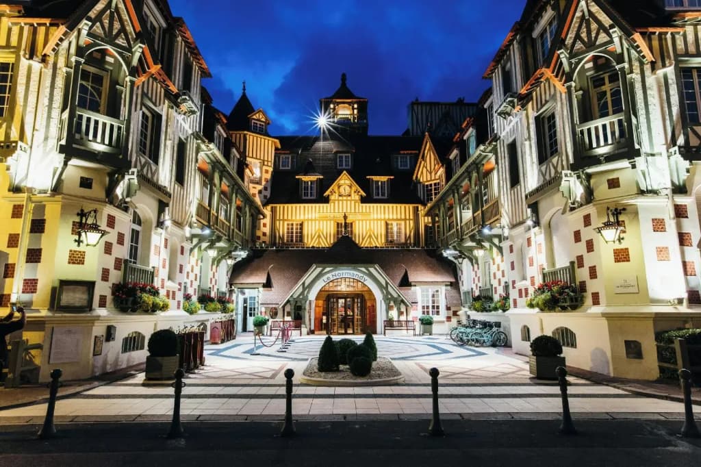 Hôtel Barrière Le Normandy Deauville - Photo 1
