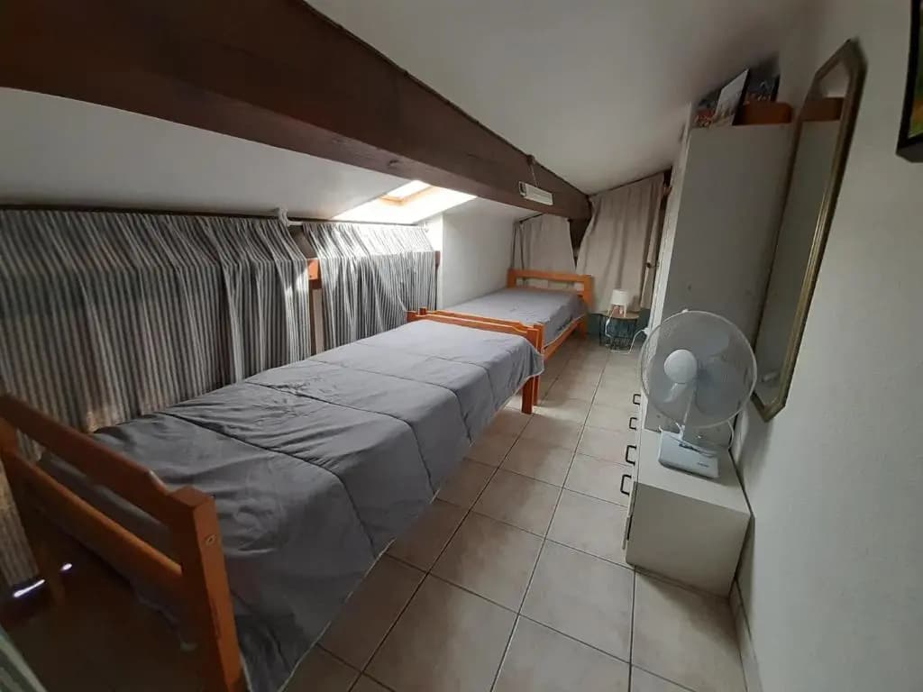 Belle villa climatisée 4 couchages a 100 m de la plage 1 chambre 1 mezzanine terrasse parking dans résidence sécurisée LRV...
