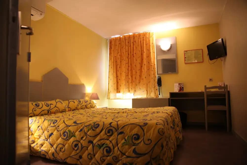 Crau Hotel - Miniature 6