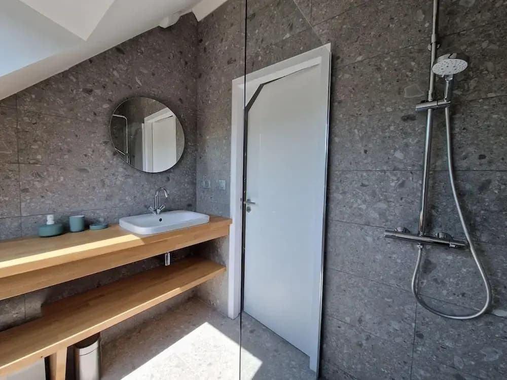 Premium Holiday Home With Charging Station - Miniature 7