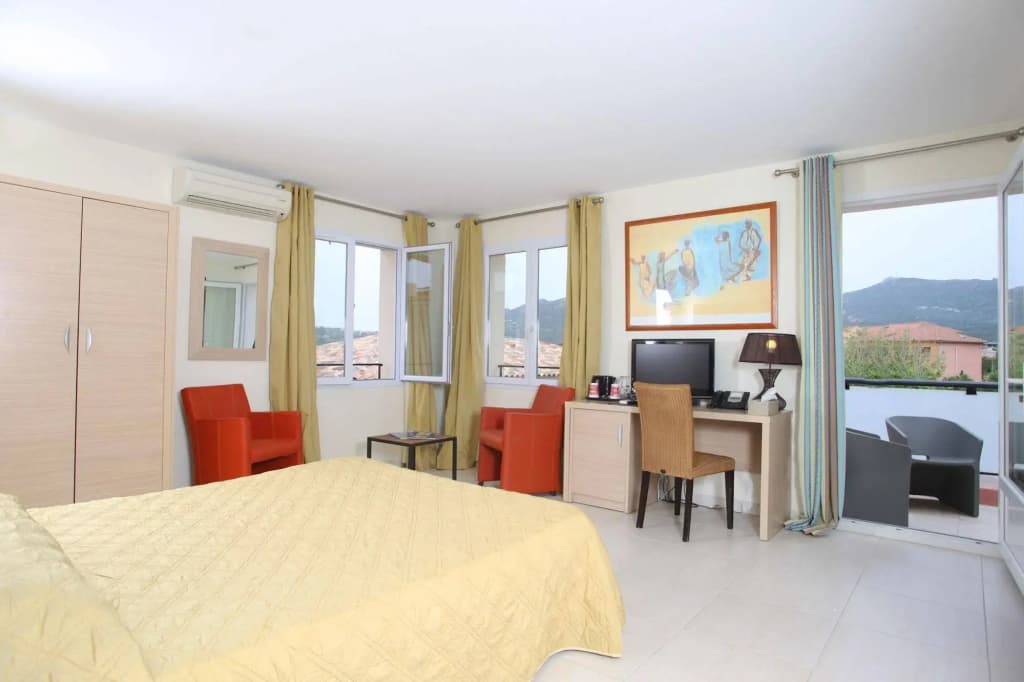 Hotel Serenada - Photo 2