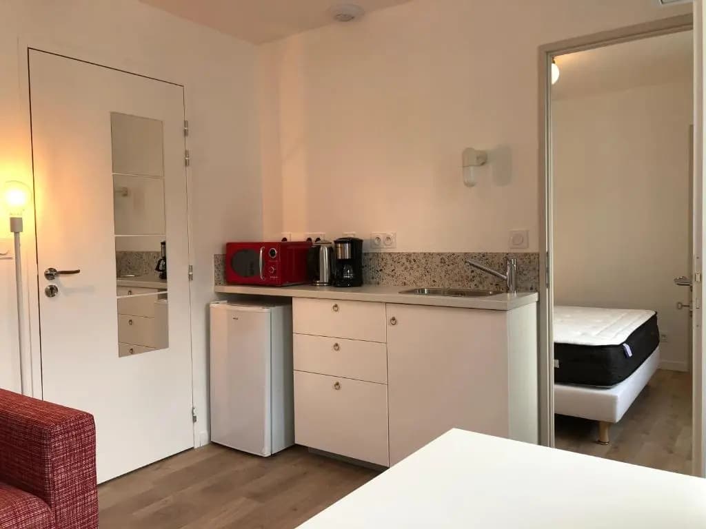 La Maison, 4 appartements 3 étoiles climatisés au centre ville avec jardin proche du Parc et des Thermes - Miniature 6