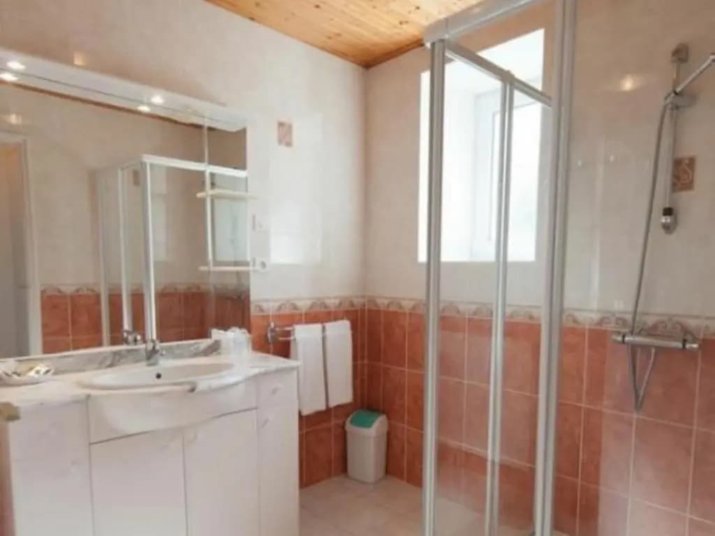 Gîte Saint-Urbain, 3 pièces, 4 personnes - FR-1-426-297 - Miniature 6