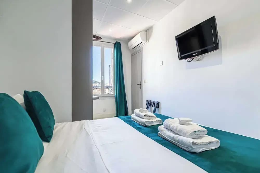 Hotel Avaton - Cosy Bedroom - Cannes Centre - Photo 1