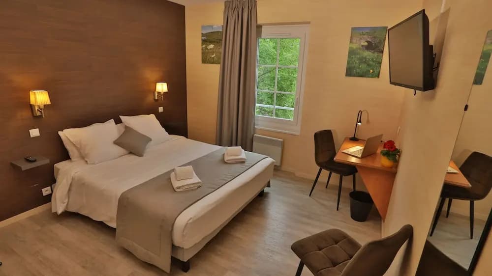 Logis Hotel - L'Hôtel Des Bains - Photo 3