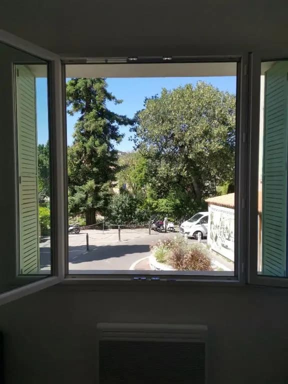 Appartement au cœur de cassis vue sur le parc - Miniature 6