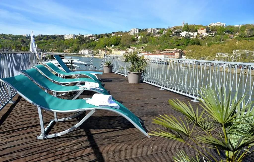 Studio Peniche au coeur de Lyon pour 2 personnes, insolite et calme - Miniature 8
