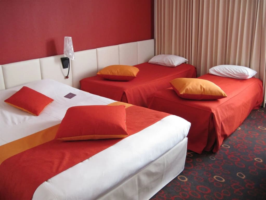 Hotel Akena Poitiers Nord Futuroscope - Photo 2