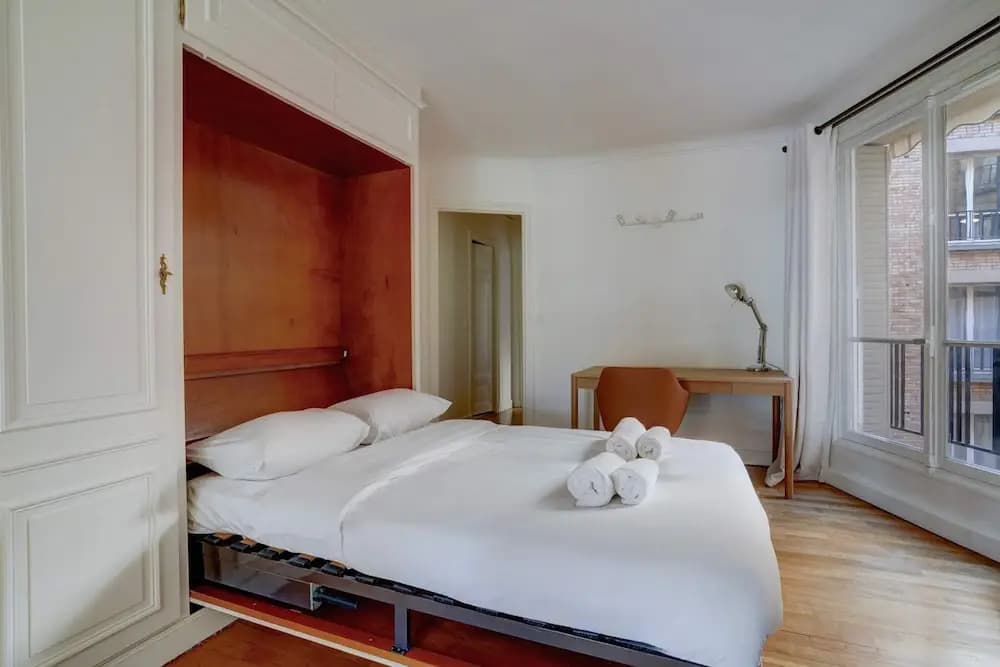 Passy Glow 2BR Home in the 16th Arrondissement - Photo 3