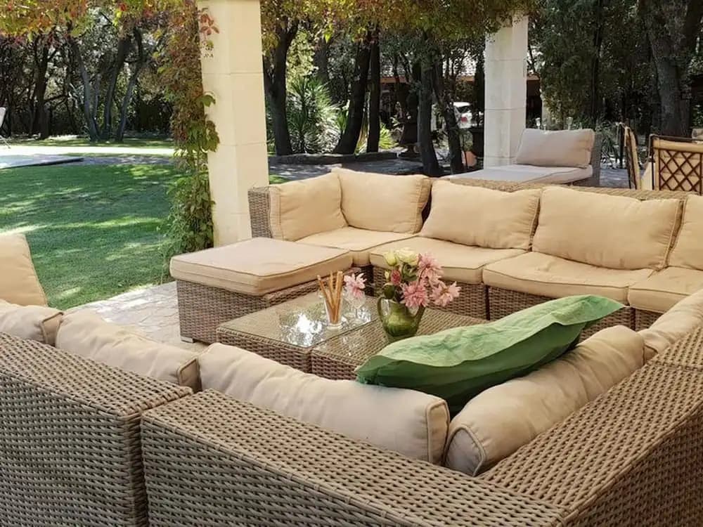 Villa in an Idyllic and Relaxing Setting Near Orange - Photo 3