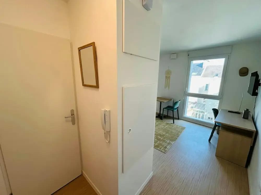 We Live In R - Suite 402 - Photo 4