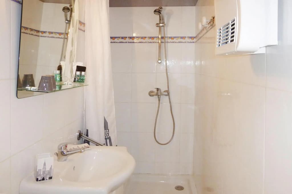 Holiday Cottage With Private Terrace, Bellegarde - Miniature 8