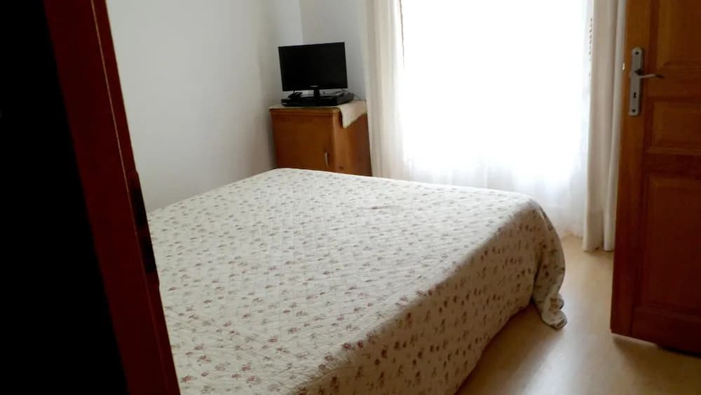 House With 3 Bedrooms in Nages, With Wonderful Lake View and Enclosed - Photo 5