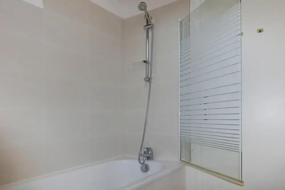 Pretty Flat With Roof Terrace and Large Garden - Photo 5