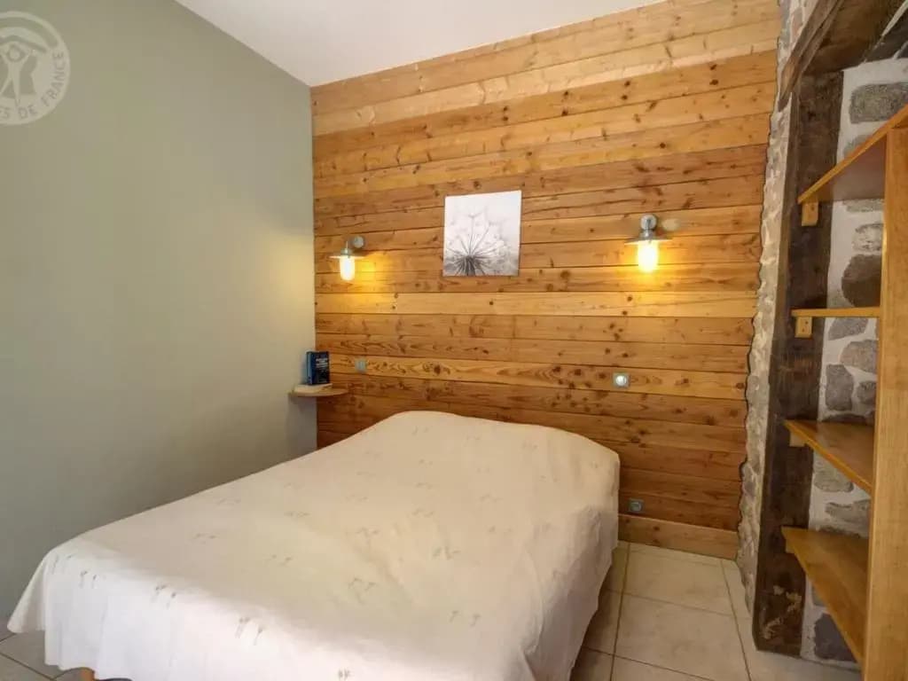 Gîte Croizet-sur-Gand, 7 pièces, 12 personnes - FR-1-496-25 - Photo 2