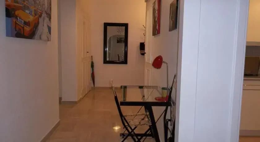 Velasquez Two Bedroom Apartment - Photo 5