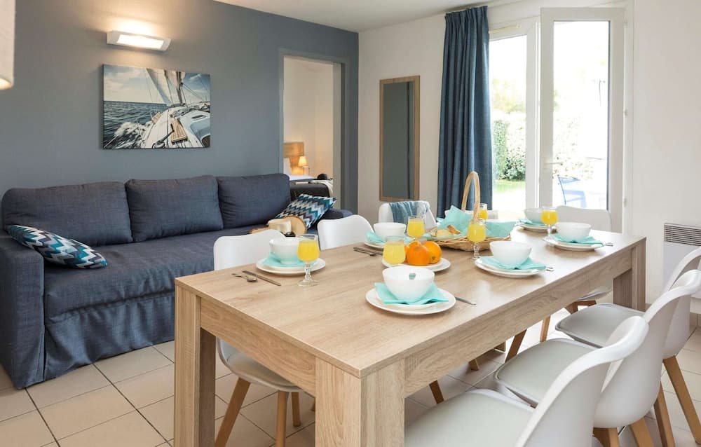 Modern Family Getaway - Photo 2