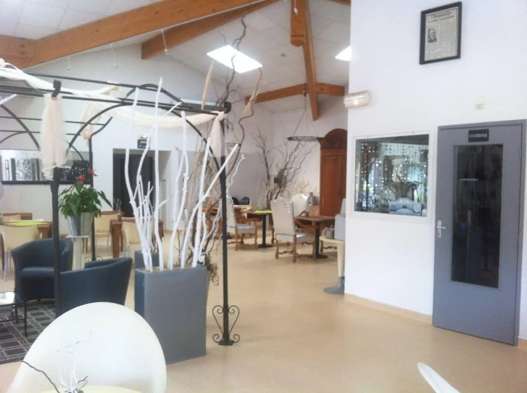 Hotel le president GARE TGV NIMES PONT DU GARD - Photo 1