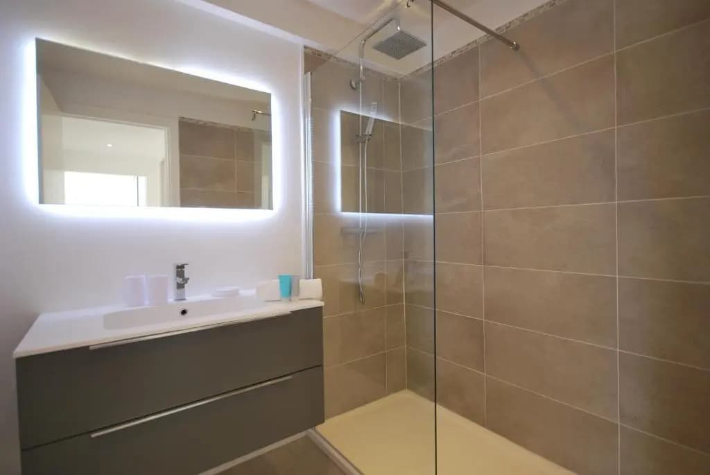 Appartement Supérieur 1 Chambre Arrière Martinez - Miniature 8
