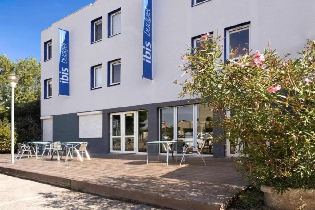 Ibis Budget Arles Sud Fourchon - Photo 1