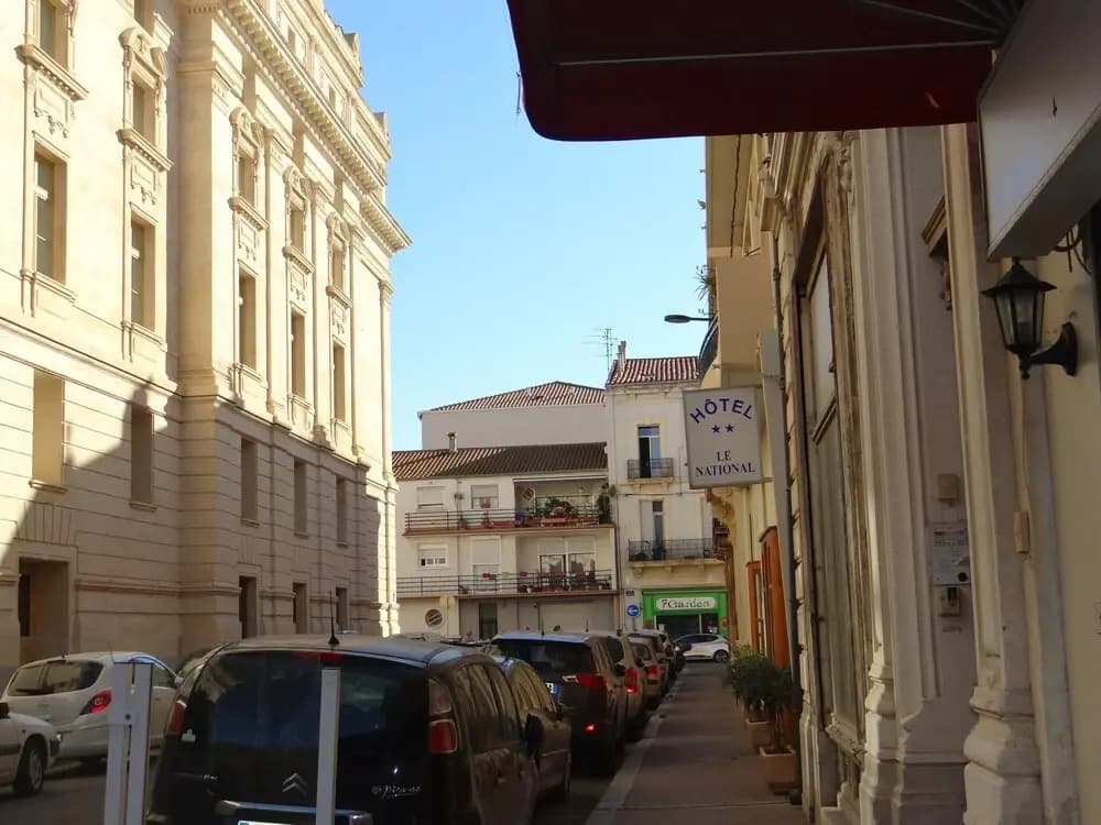 Hôtel Le National - Photo 1
