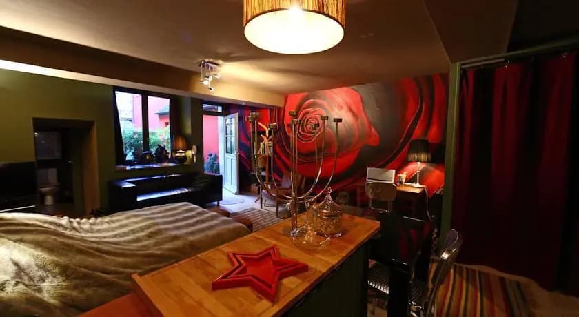 Barbary Lane House Rental - Photo 3
