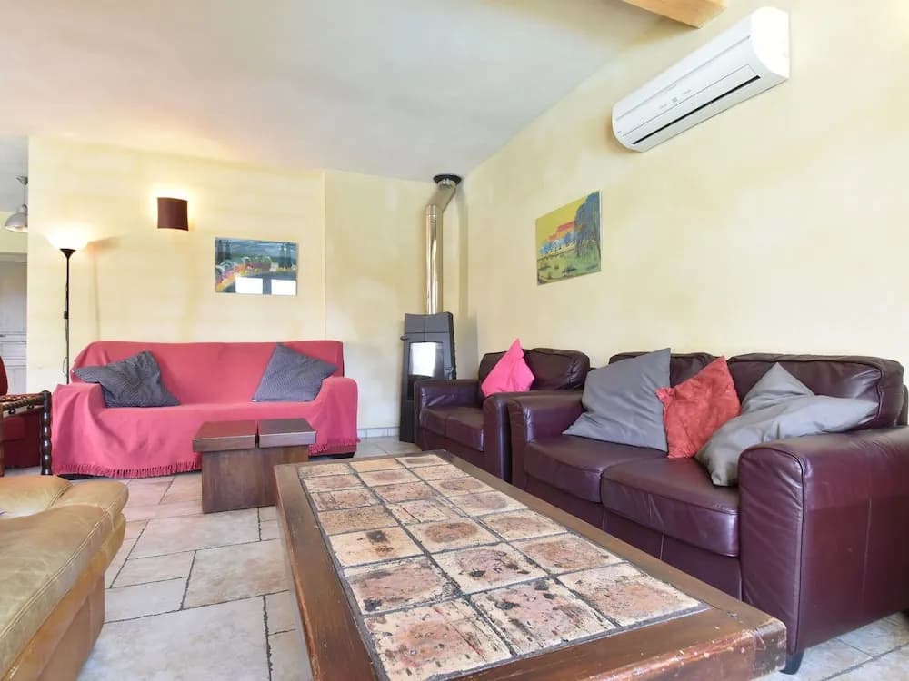 Spacious Villa in Vaison-la-Romaine with Swimming Pool - Photo 3