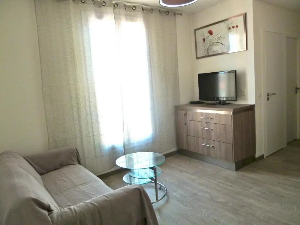 New 1 bedroom apt place Garibaldi - Photo 1