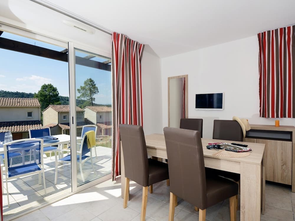 Cozy Apartment With Terrace - Photo 5