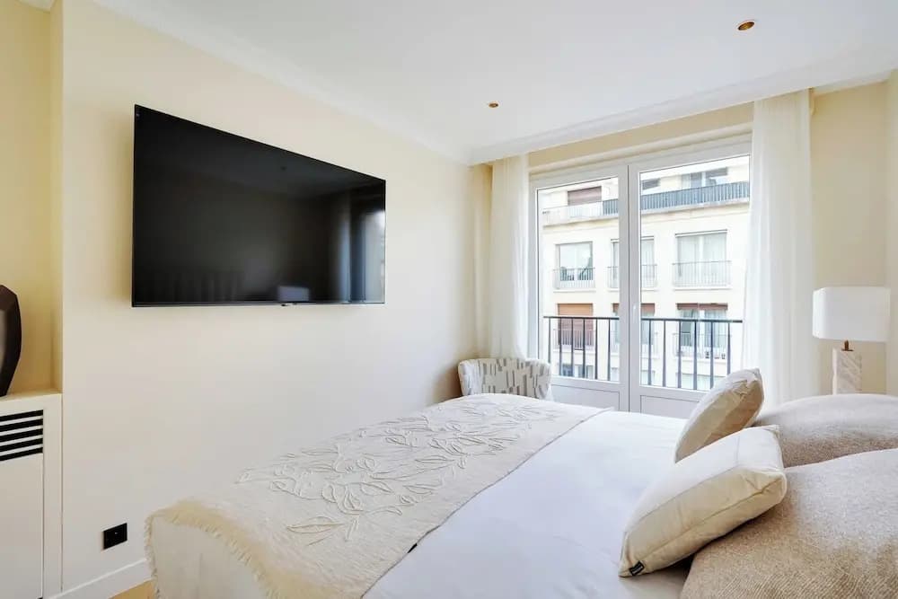 Luxurious Apartment - 2br- 6P Eiffel Tower View - Photo 4