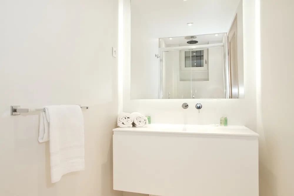 Saint Germain des Prés Private Apartment - Miniature 7