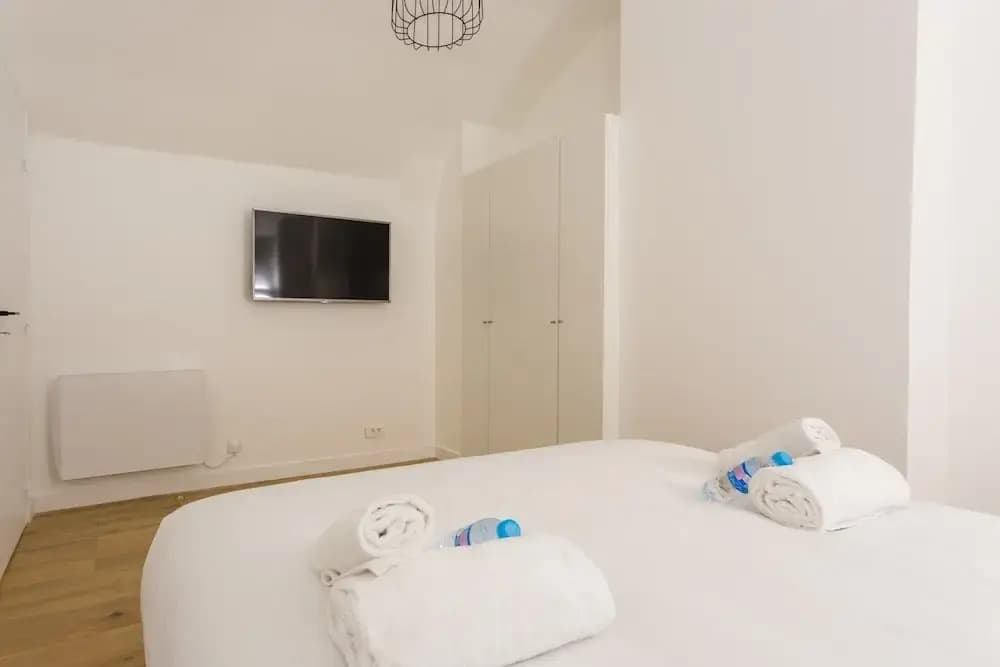 Elegant Apartment - 2bd/6p - Hotel de Ville - Photo 2