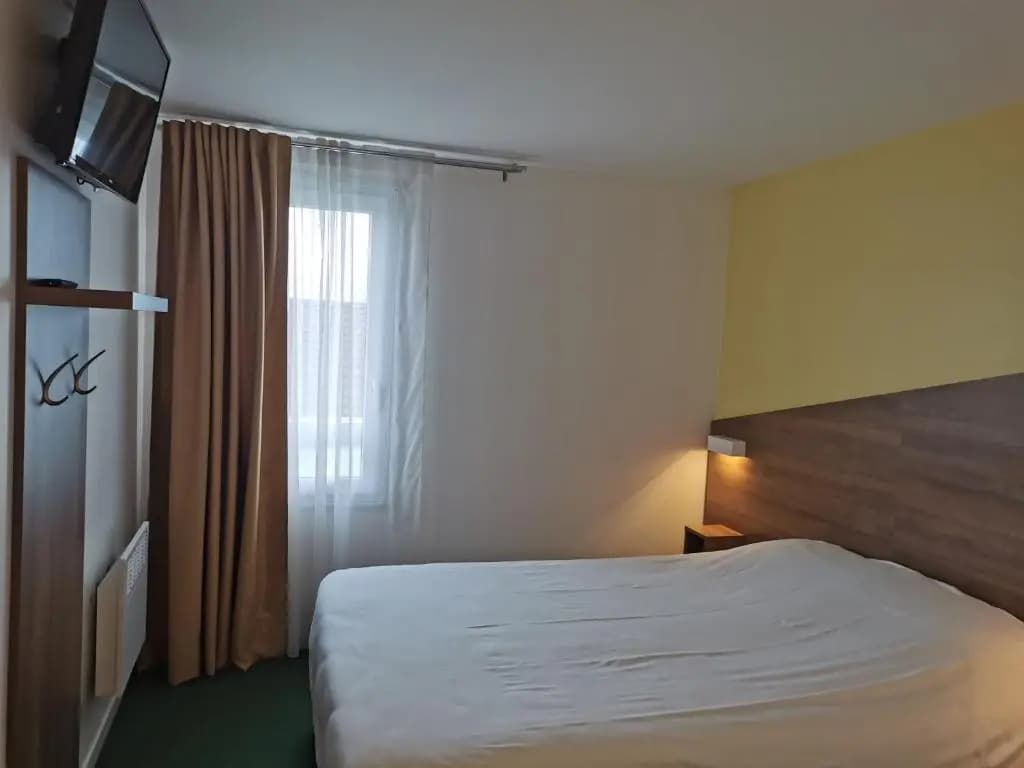 Fasthotel Paris Ouest Bouafle - Photo 2