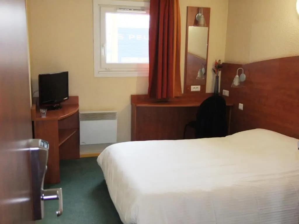 Adams Hotel - Photo 2