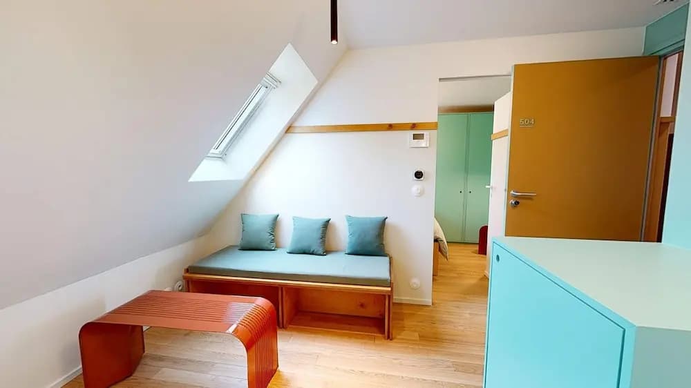 Altido Pleasant 1-bed Flat w Shared Courtyard - Miniature 7