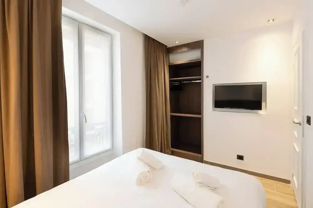 Les Suites Tour Eiffel - Photo 2