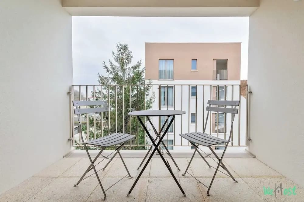 Apartment With Balcony in Paris - Miniature 8