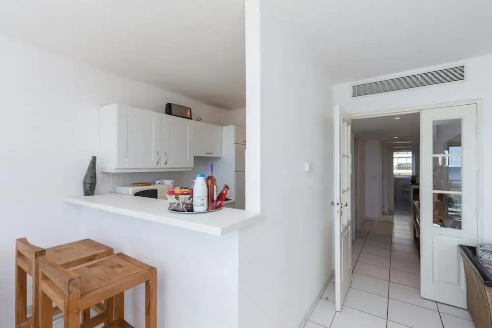 Bright two Bedroomed Apartment on the Beach in Cannes With Huge Terrace With Fabulous sea Views - 2001 - Photo 3