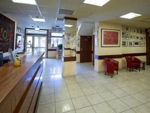 Hotel Des Arcades - Photo 2