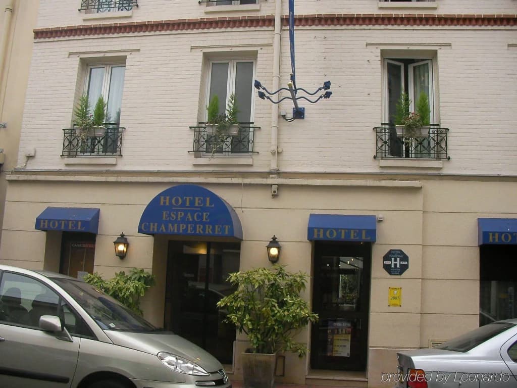 Hôtel Espace Champerret - Photo 1