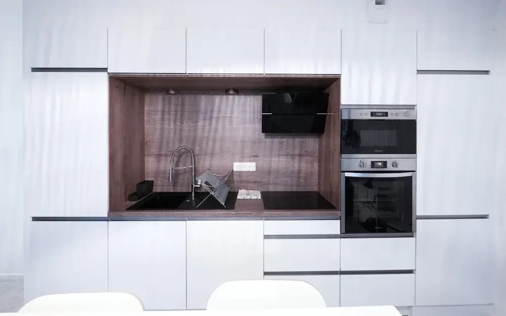 Urban Calm - Bright & Modern Stay - Photo 3