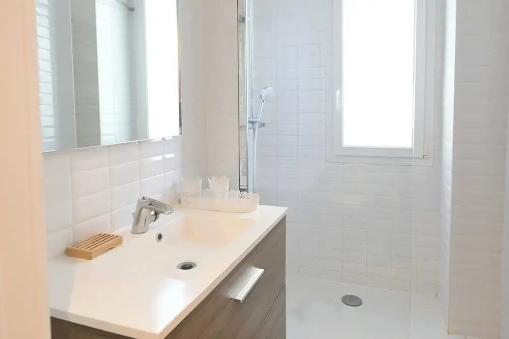 Modern Apartment - 2br-4p- Canal Saint-martin - Miniature 7