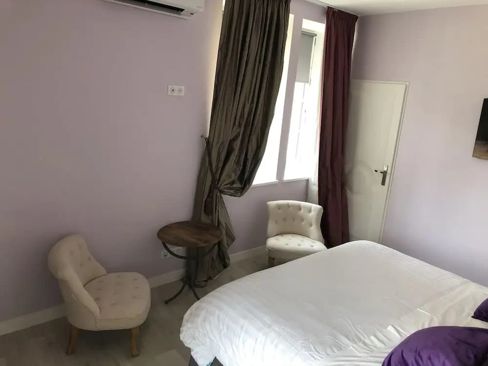 Cottage du chateau for 4 people – 90 m²- 2 bedrooms – 2 bathrooms – pool - Photo 5
