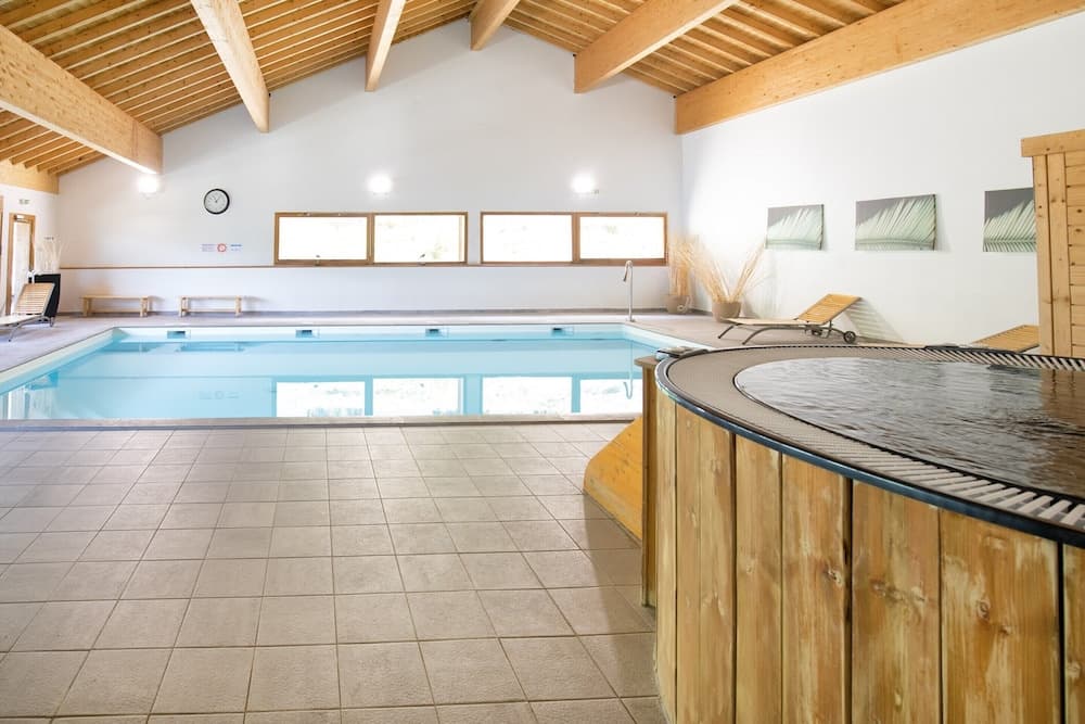 Apartment With Private Indoor Pool - Miniature 7