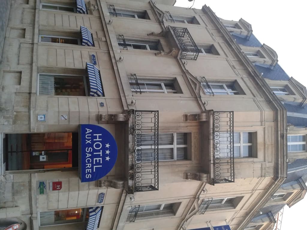 Hotel Reims aux Sacres - Photo 1