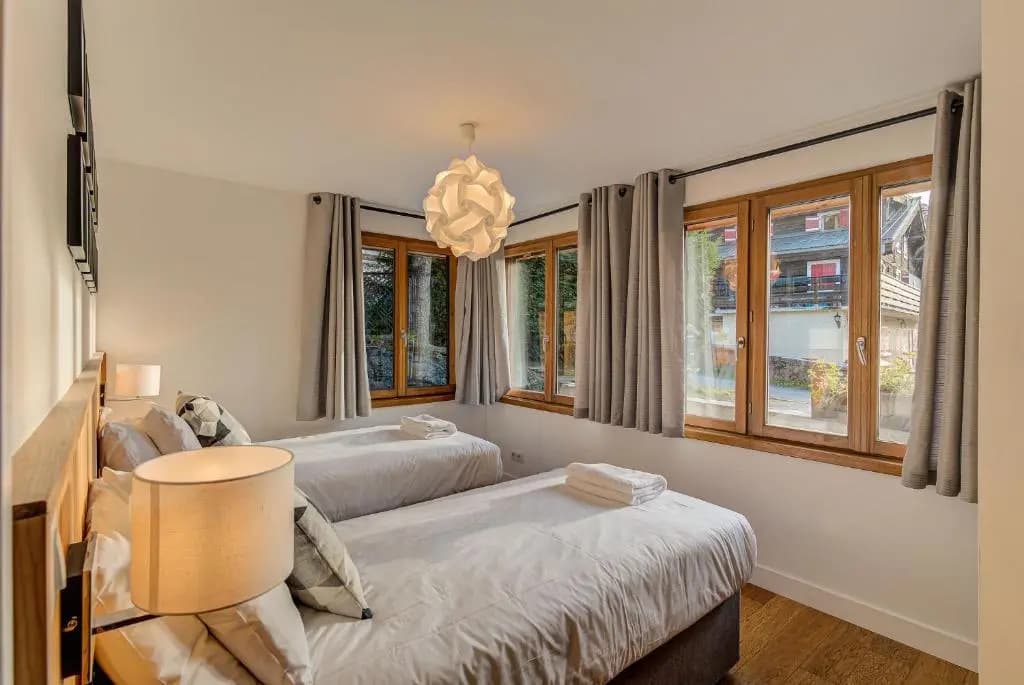 BIOLAY 2 - Alpes Travel - Central Chamonix - Sleeps 6 - Miniature 6
