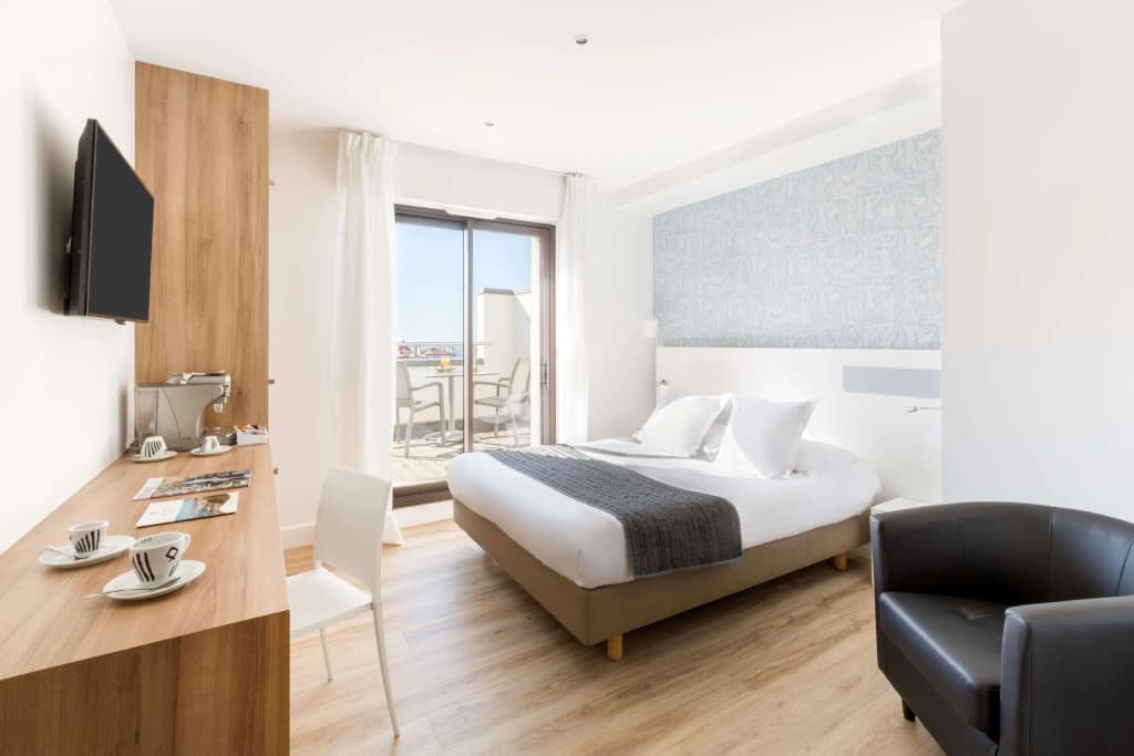 Kemaris Hotel - Miniature 8