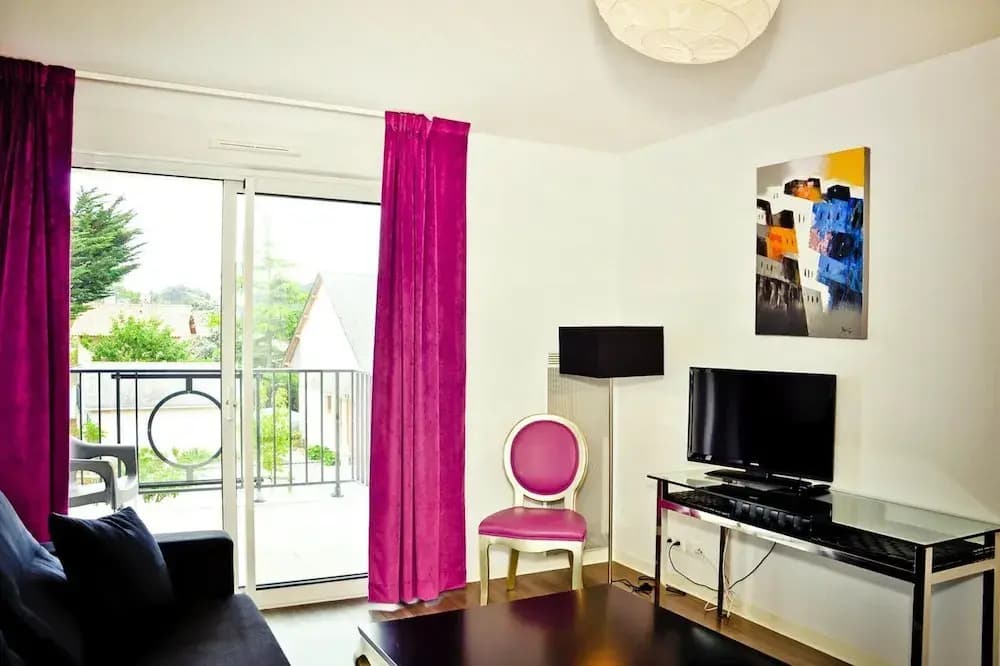 Romantic Seaside Stay in La Baule - Photo 5
