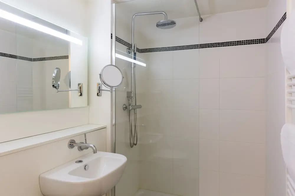 Hotel Kyriad Annecy Nord - Epagny - Miniature 8